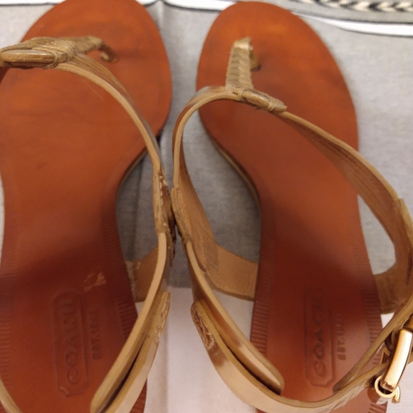 Vintage COACH Gold Slight Wedge Sandals Size 7.5 Toga Greek Roman Party - Picture 3 of 6